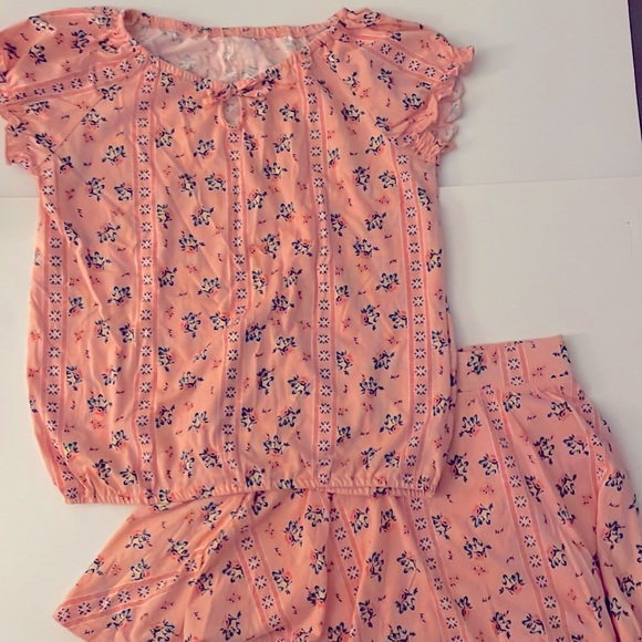 2 PIECE TOP AND SKIRT, pretty peach with flowers,  Girls XXL 16, worn once - Picture 1 of 5